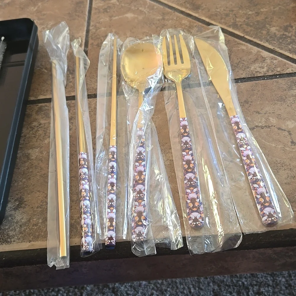 IZZY&LIV Travel Untensil & Straw Set.    ⭐️✨️  NEW  ⭐️